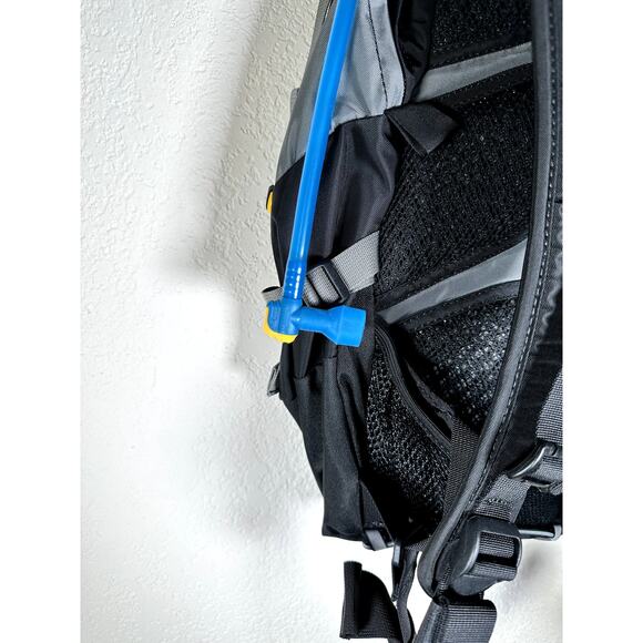 CamelBak H.A.W.G. Hydration Daypack w/ Bladder Gray/Black Waist & Chest Straps - Picture 6 of 16